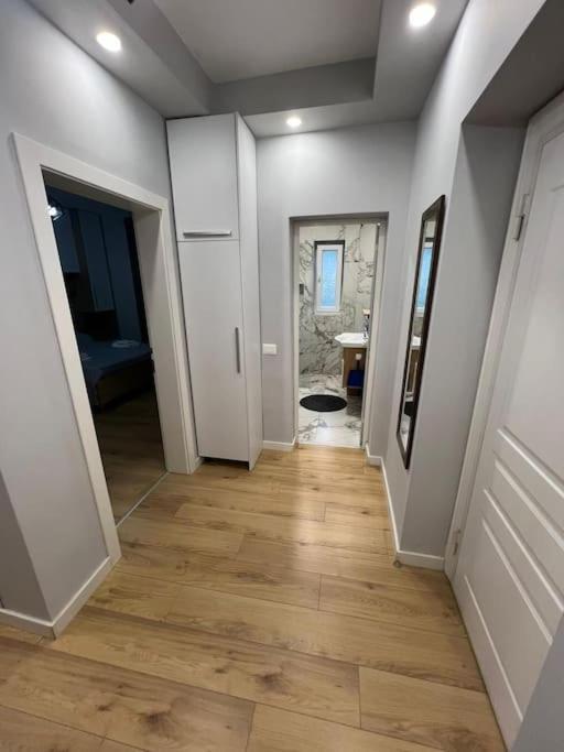 Starlight Downtown Apartment Τίρανα Εξωτερικό φωτογραφία